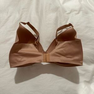 Brand New. VS Infinity Flex Lightly Lined Wireless Plunge Bra 38 DDD